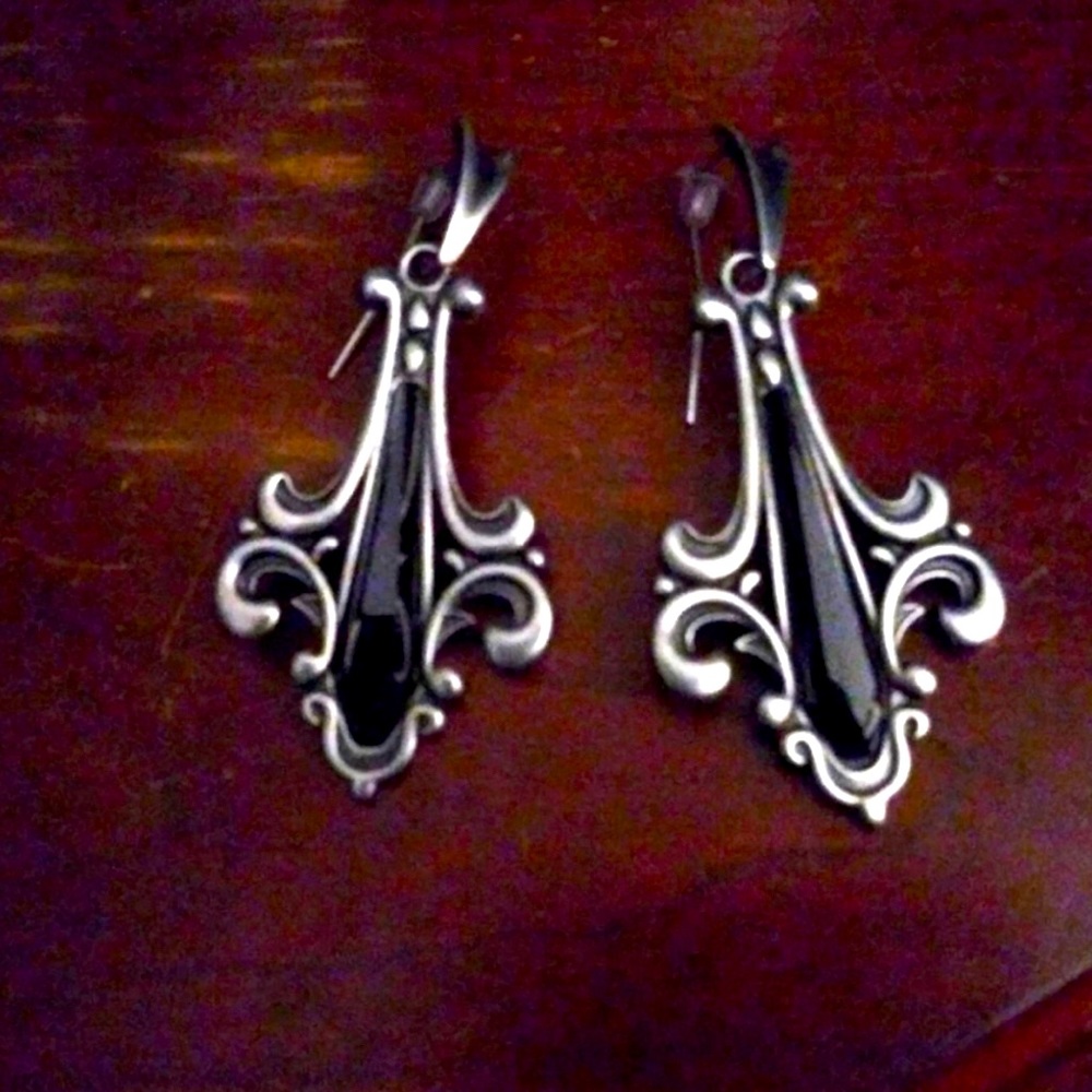 Killstar Fleur de lis earrings